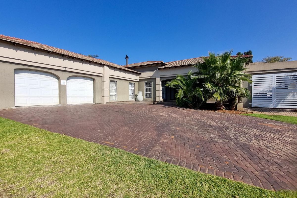 Spacious Family Home with Exceptional Entertainment Areas in Aerorand - Photo 2