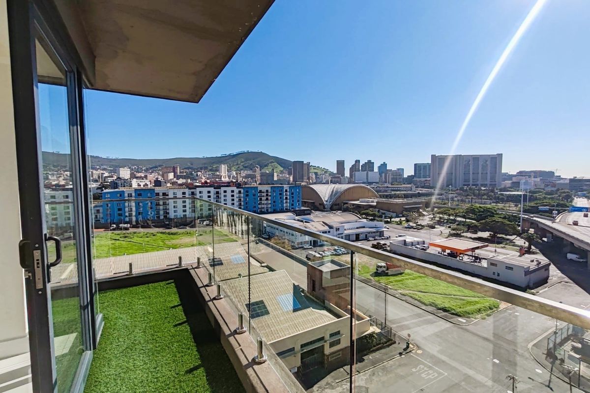 Mountain view Apartments For Sale in Zonnebloem, Cape Town - Photo 2
