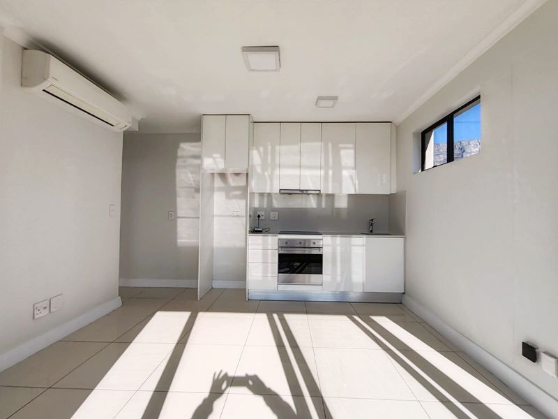 Mountain view Apartments For Sale in Zonnebloem, Cape Town - Photo 5