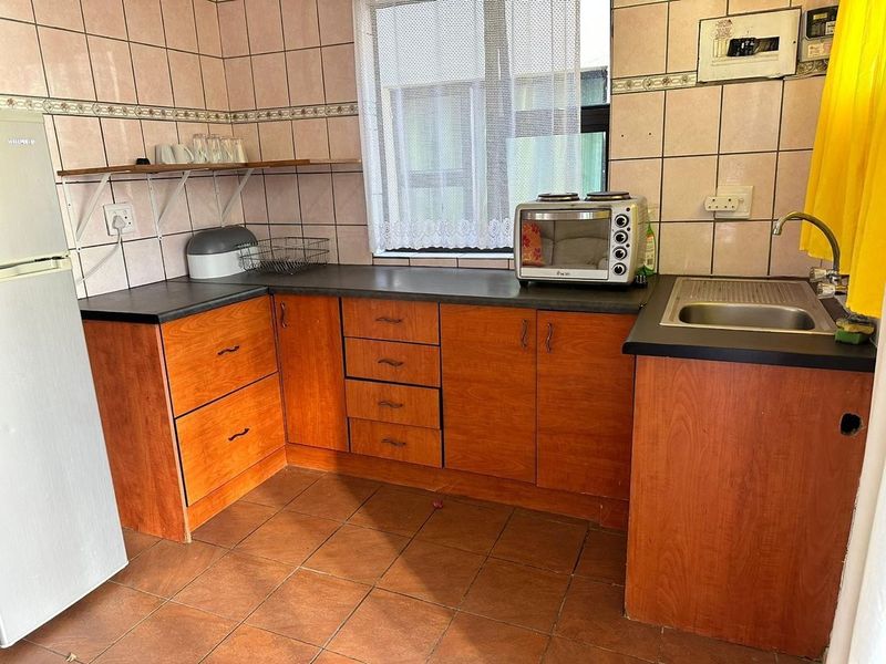 Cottage To Rent in Wendywood, Sandton - Photo 2