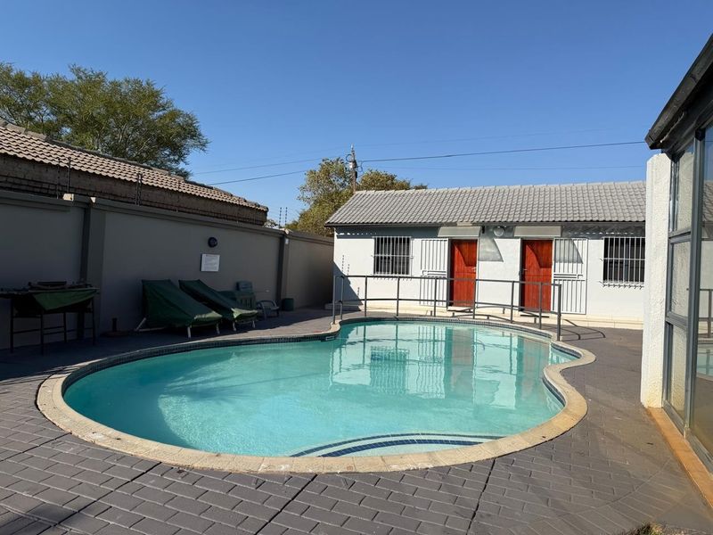 Guest House To Rent in Noordwyk, Midrand - Photo 1
