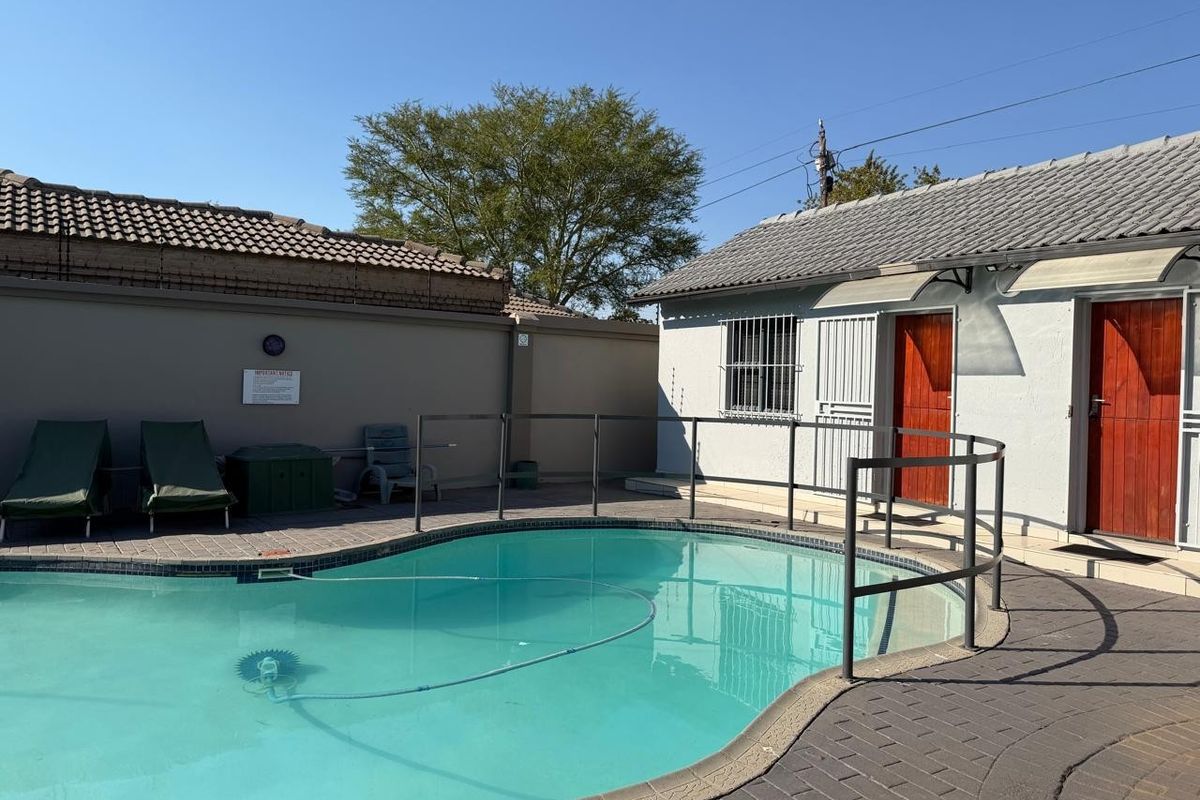 Guest House To Rent in Noordwyk, Midrand - Photo 2