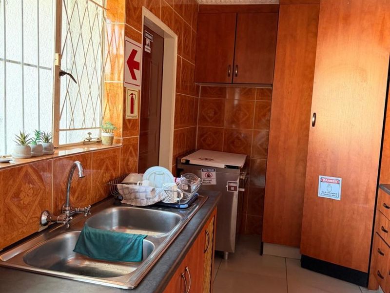 Guest House To Rent in Noordwyk, Midrand - Photo 5