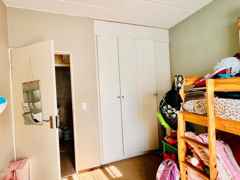 Apartment To Rent in Magaliessig, Sandton - Photo 5