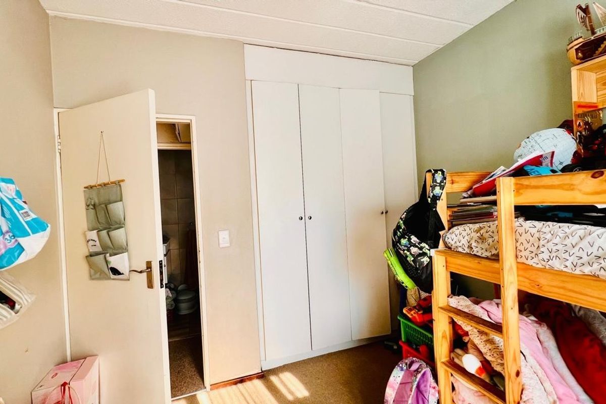 Apartment To Rent in Magaliessig, Sandton - Photo 5