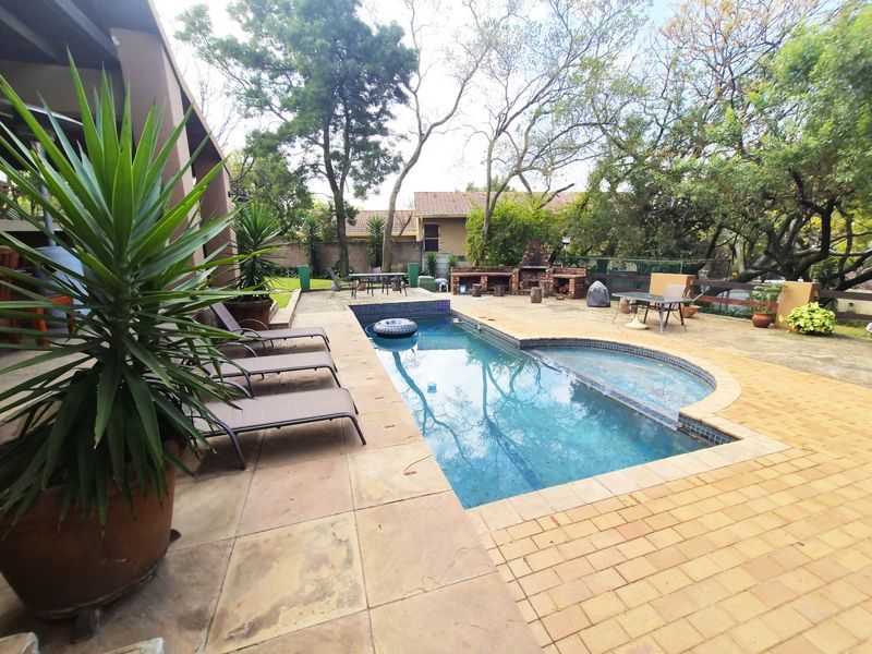 House For Sale in Paulshof, Sandton - Photo 3