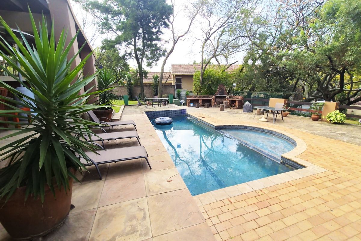 House For Sale in Paulshof, Sandton - Photo 3