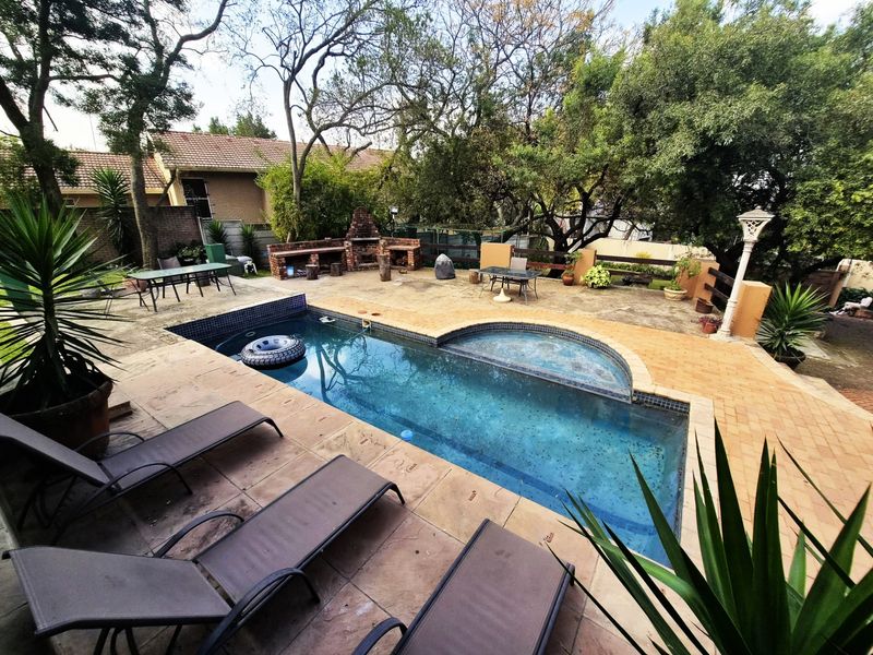 House For Sale in Paulshof, Sandton - Photo 4