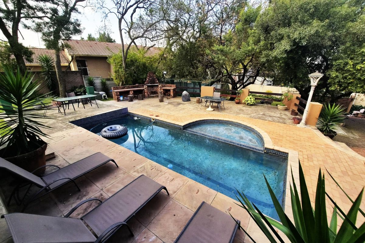 House For Sale in Paulshof, Sandton - Photo 4