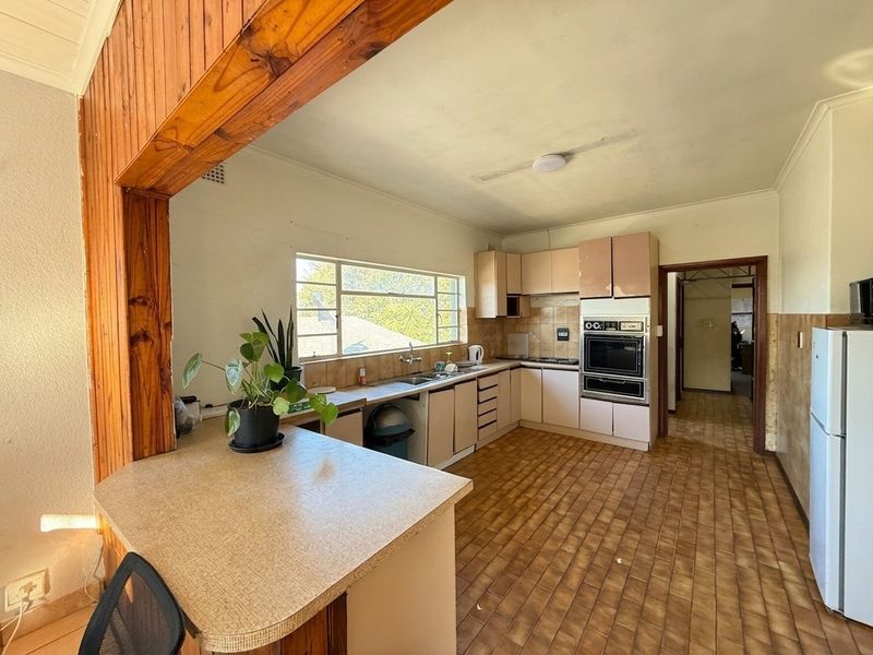 6 Bedroom House For Sale in Boston, Bellville - Photo 2