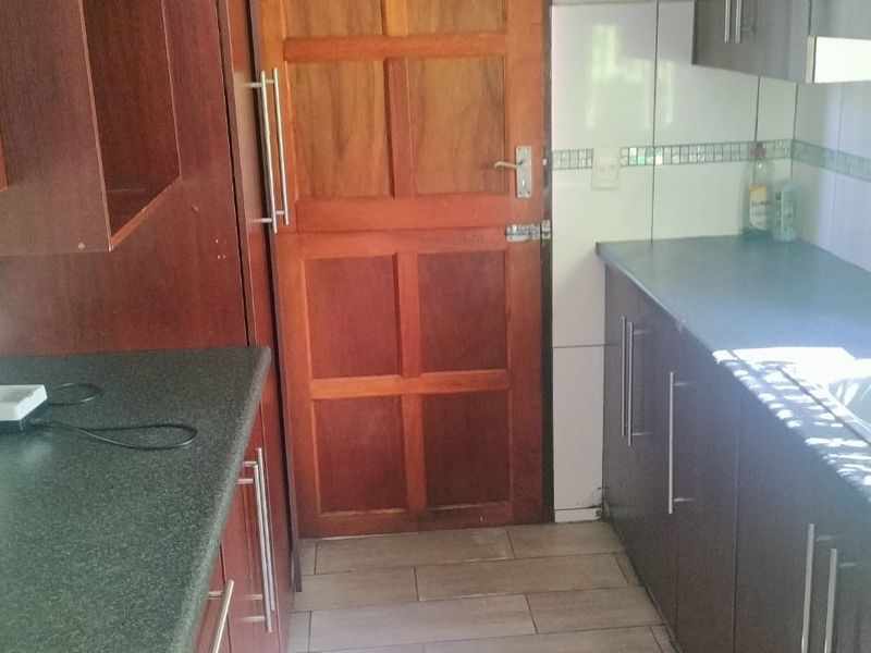 3-Bedroom House for Sale in Olievenhoutbosch, Centurion - Photo 5