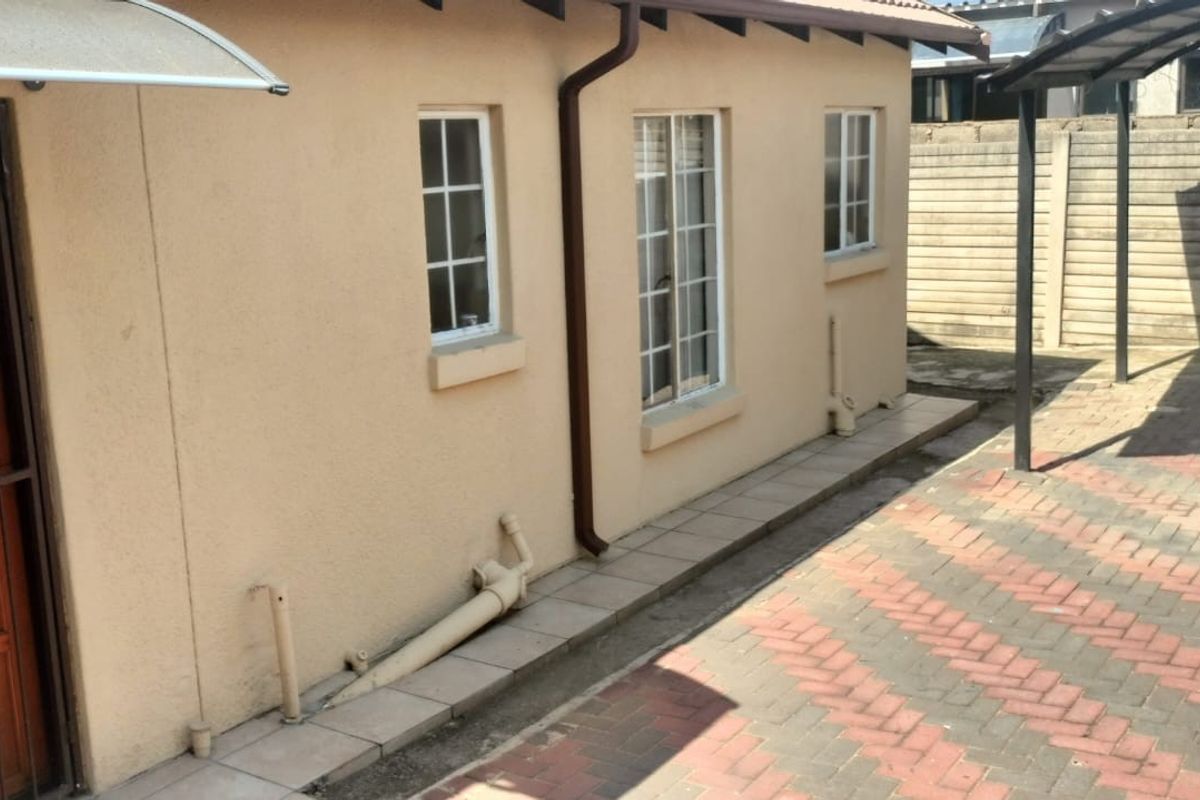 3-Bedroom House for Sale in Olievenhoutbosch, Centurion - Photo 2