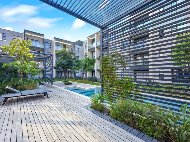 High-Design Luxury Meets Elite Urban Living: Impeccable 2-Bed, 2-Bath Haven at Tree Tops - Photo 1