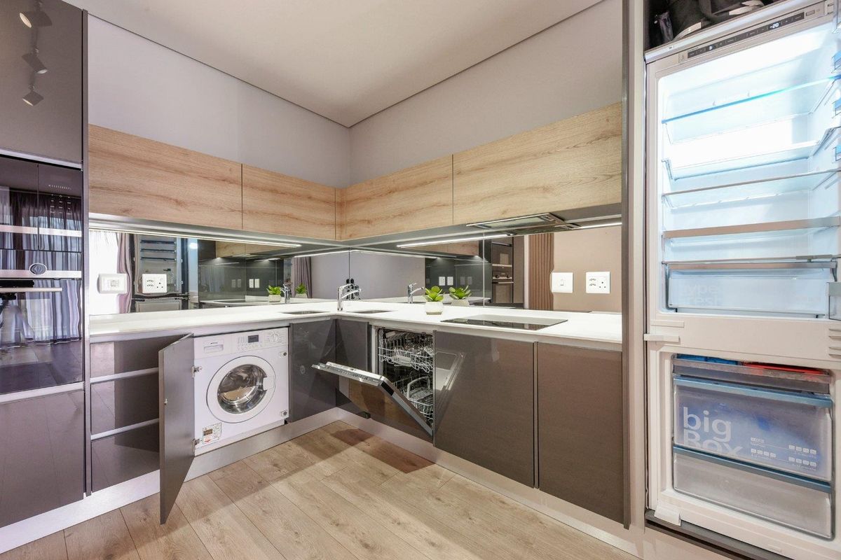 High-Design Luxury Meets Elite Urban Living: Impeccable 2-Bed, 2-Bath Haven at Tree Tops - Photo 4
