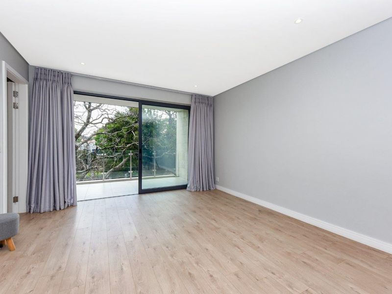 High-Design Luxury Meets Elite Urban Living: Impeccable 2-Bed, 2-Bath Haven at Tree Tops - Photo 5