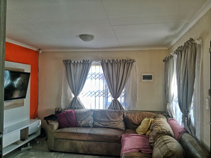 2 Bedroom House For Sale in Soshanguve East Ext 3, Soshanguve East, Soshanguve - Photo 7