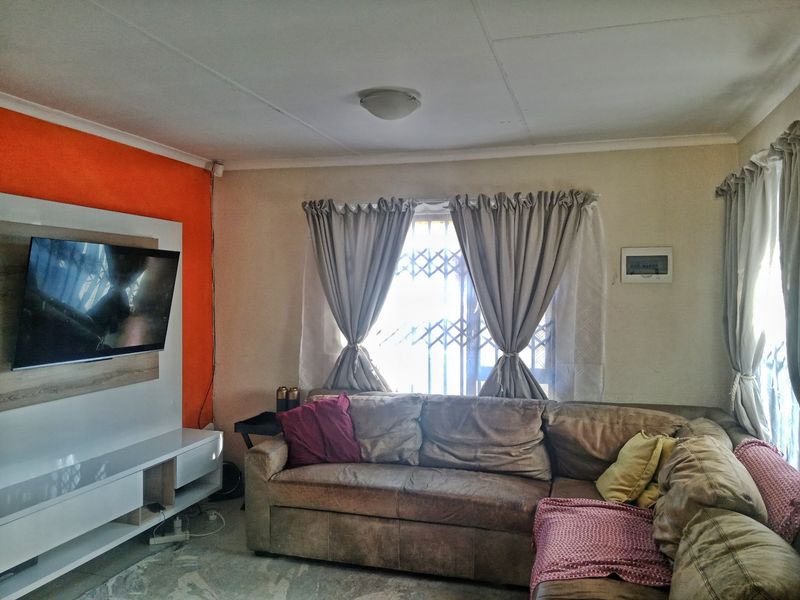 2 Bedroom House For Sale in Soshanguve East Ext 3, Soshanguve East, Soshanguve - Photo 8