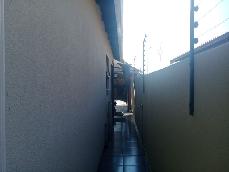 2 Bedroom House For Sale in Soshanguve East Ext 3, Soshanguve East, Soshanguve - Photo 4