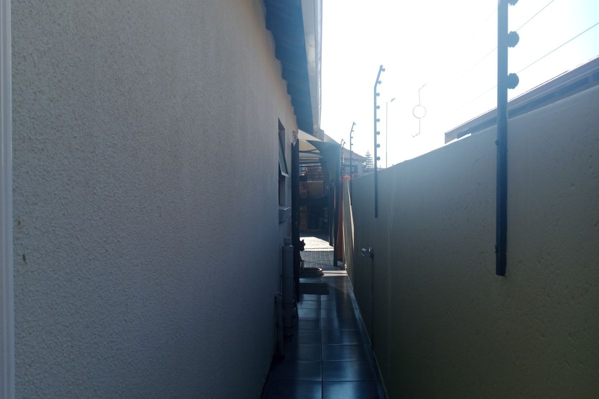 2 Bedroom House For Sale in Soshanguve East Ext 3, Soshanguve East, Soshanguve - Photo 4