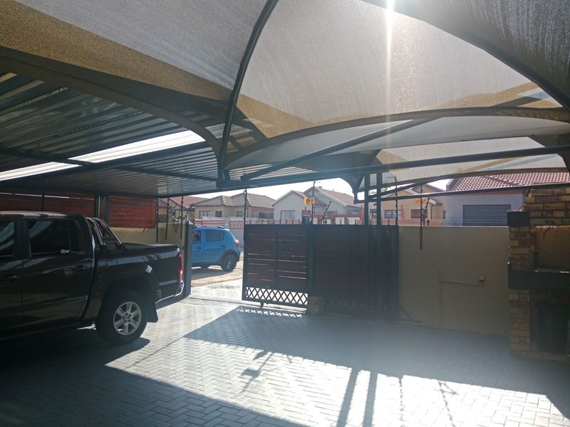 2 Bedroom House For Sale in Soshanguve East Ext 3, Soshanguve East, Soshanguve - Photo 5