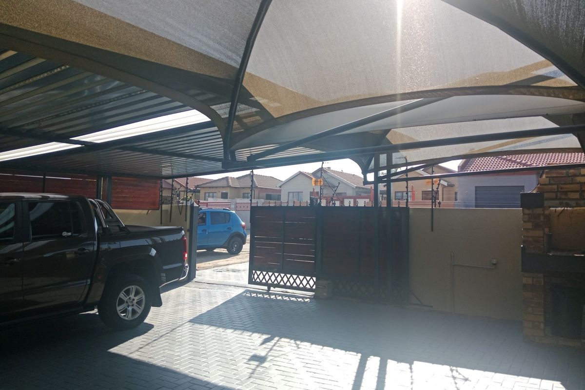 2 Bedroom House For Sale in Soshanguve East Ext 3, Soshanguve East, Soshanguve - Photo 5