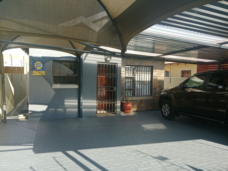 2 Bedroom House For Sale in Soshanguve East Ext 3, Soshanguve East, Soshanguve - Photo 2