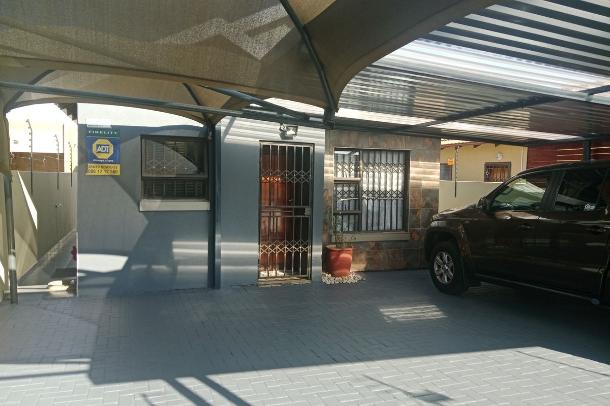 2 Bedroom House For Sale in Soshanguve East Ext 3, Soshanguve East, Soshanguve - Photo 2