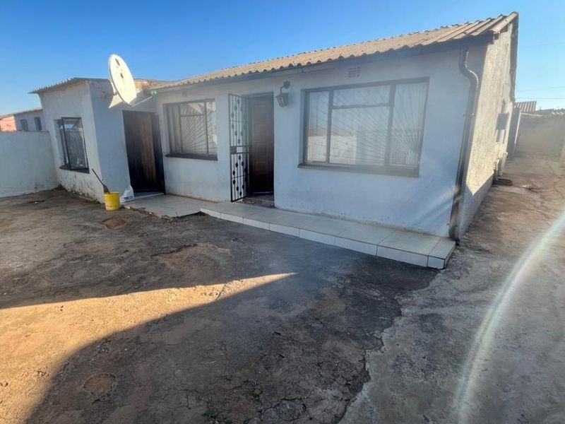 House For Sale in Tladi, Soweto - Photo 1