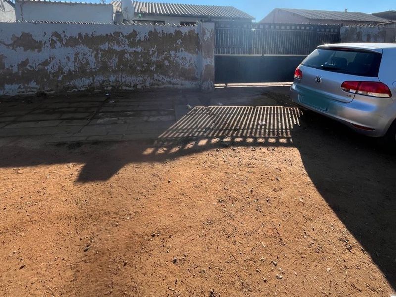 House For Sale in Tladi, Soweto - Photo 2