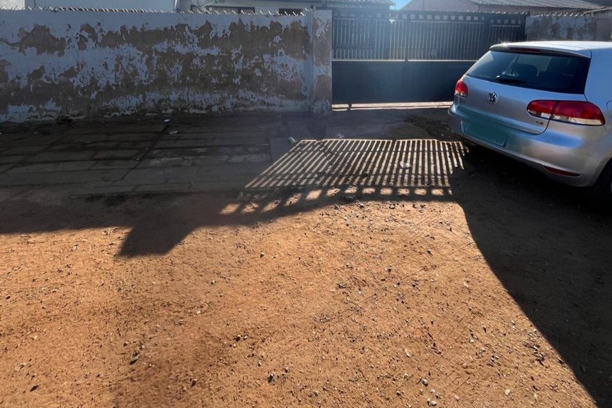 House For Sale in Tladi, Soweto - Photo 2
