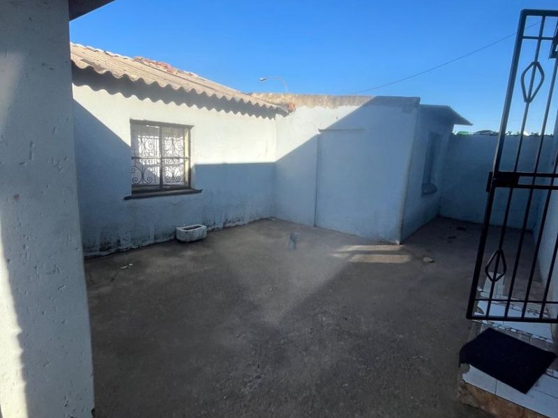 House For Sale in Tladi, Soweto - Photo 4