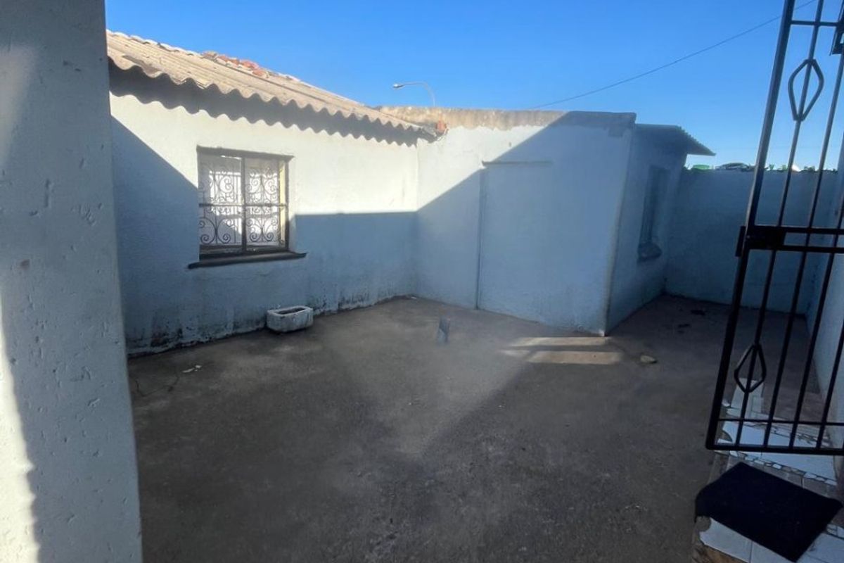 House For Sale in Tladi, Soweto - Photo 4