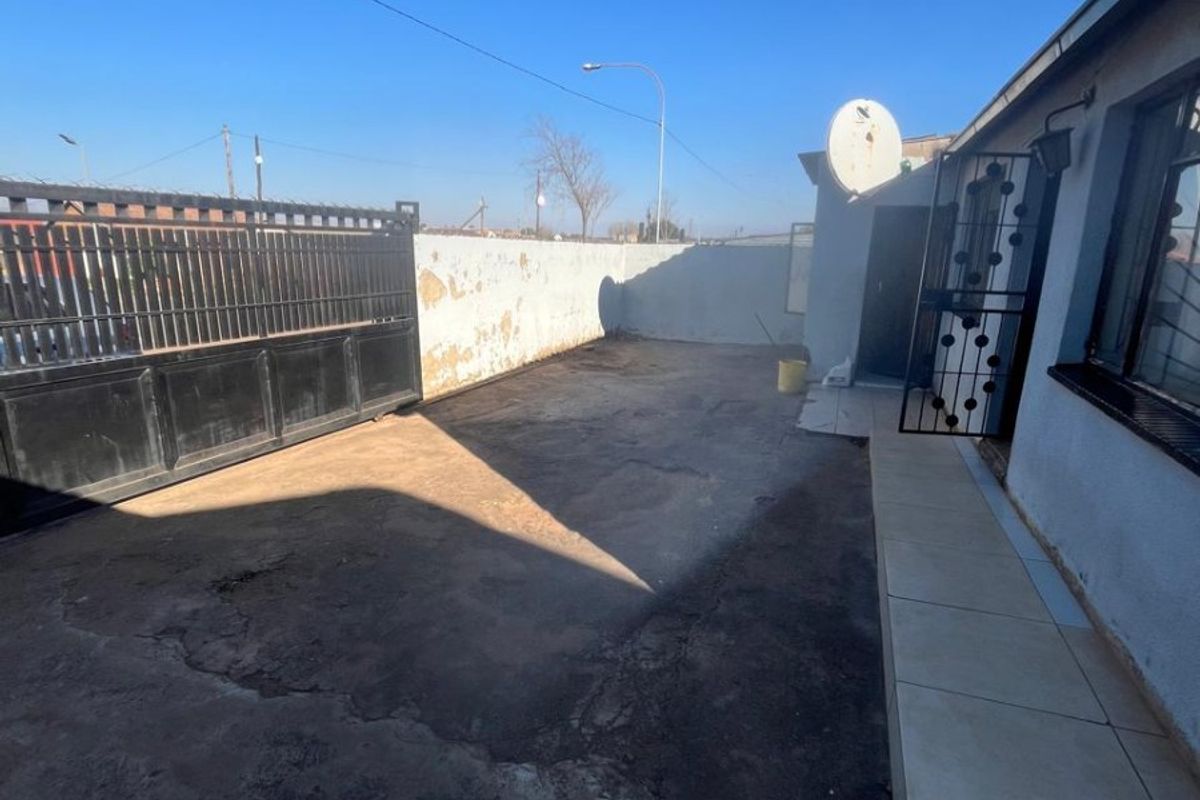 House For Sale in Tladi, Soweto - Photo 3