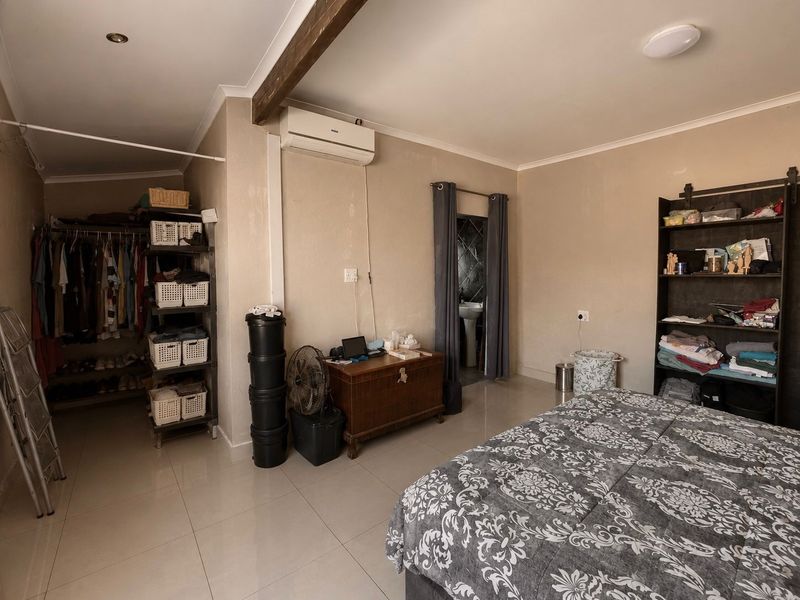 Spacious Family Home With Flat - Photo 5