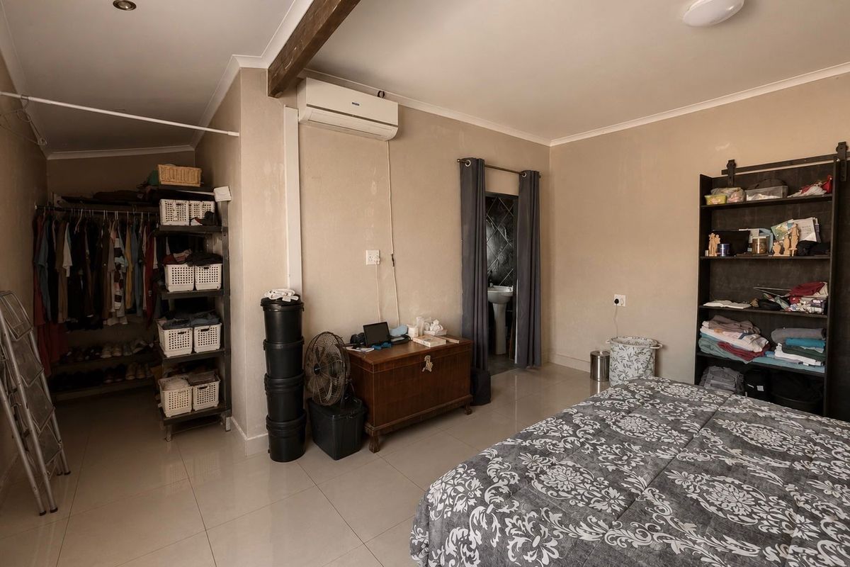 Spacious Family Home With Flat - Photo 5