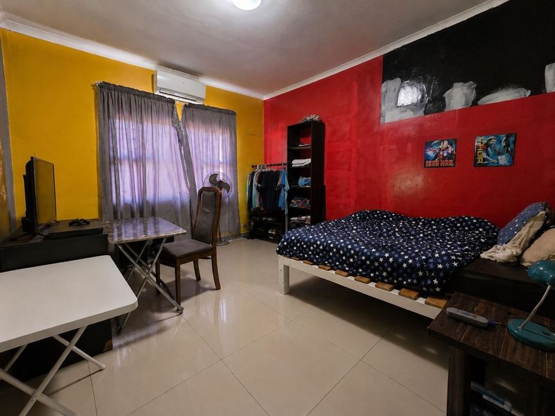 Spacious Family Home With Flat - Photo 8