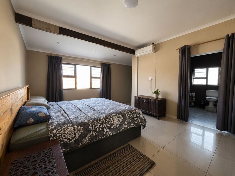 Spacious Family Home With Flat - Photo 4