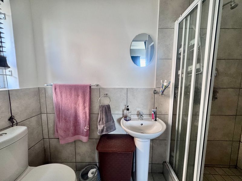 3 Bedroom Townhouse To Let in Zonnendal - Photo 10