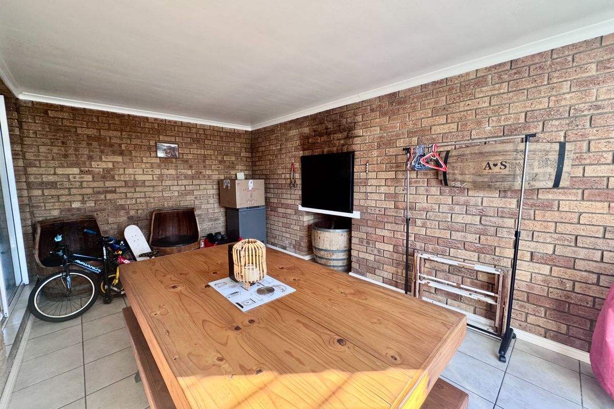 3 Bedroom Townhouse To Let in Zonnendal - Photo 4