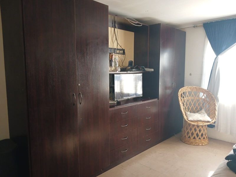 Spacious 3 Bedroom Home for Sale in Belhar - Photo 8
