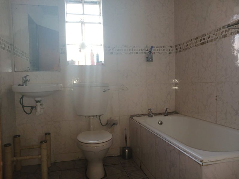 Spacious 3 Bedroom Home for Sale in Belhar - Photo 6