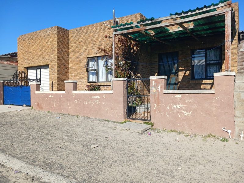 Spacious 3 Bedroom Home for Sale in Belhar - Photo 1