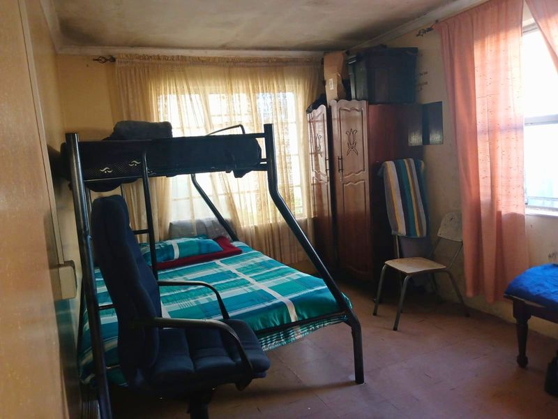 Spacious 3 Bedroom Home for Sale in Belhar - Photo 9