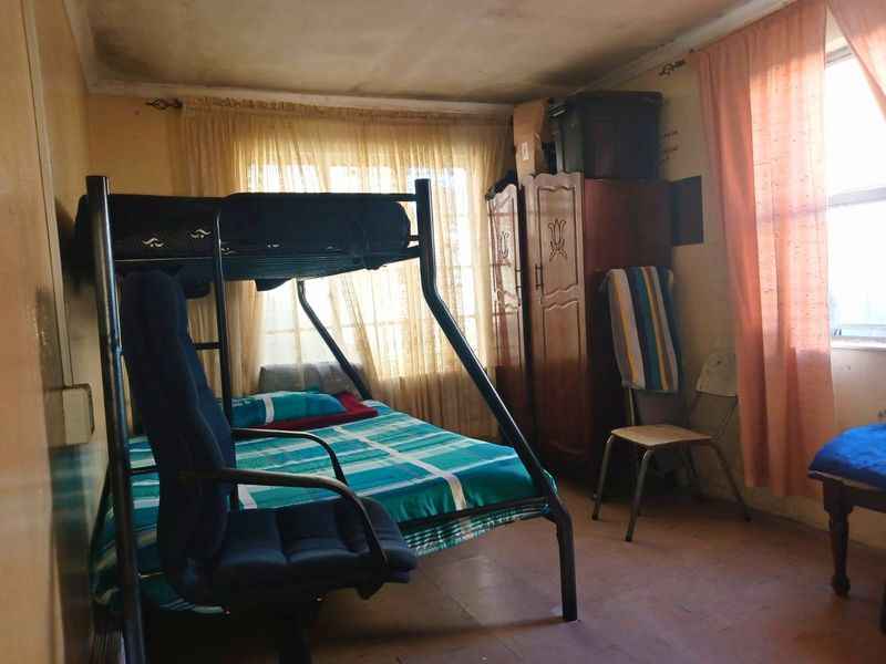 Spacious 3 Bedroom Home for Sale in Belhar - Photo 5