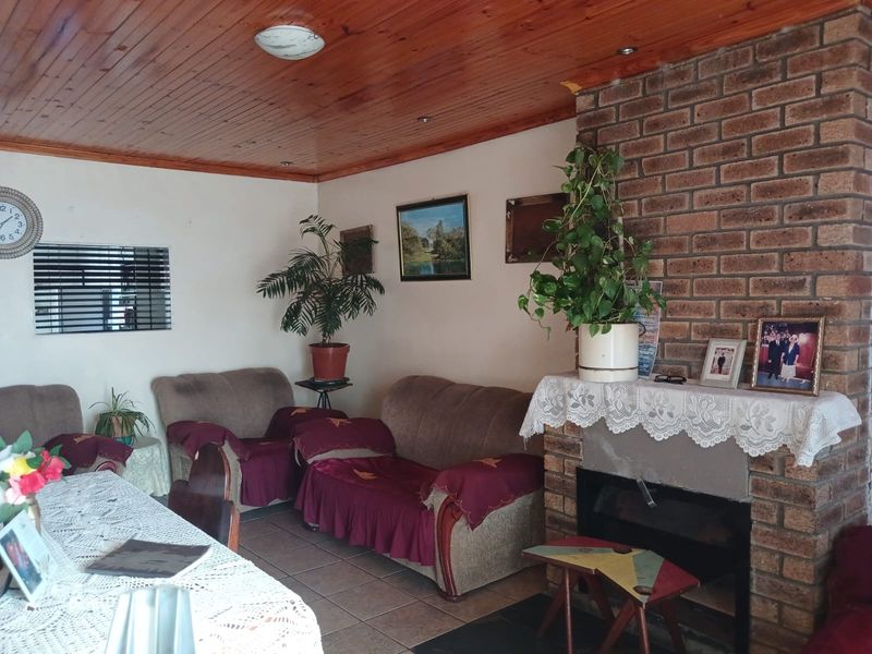 Spacious 3 Bedroom Home for Sale in Belhar - Photo 4