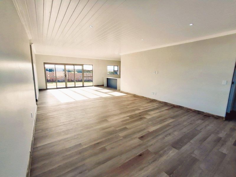 House For Sale in Stilbaai Wes, Stilbaai - Photo 4