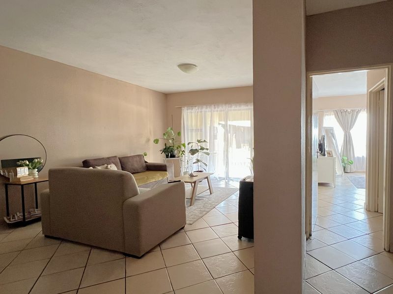 Ground Floor Investment Gem in Stonehenge - Ideal for First-Time Buyers or Investors - Photo 6