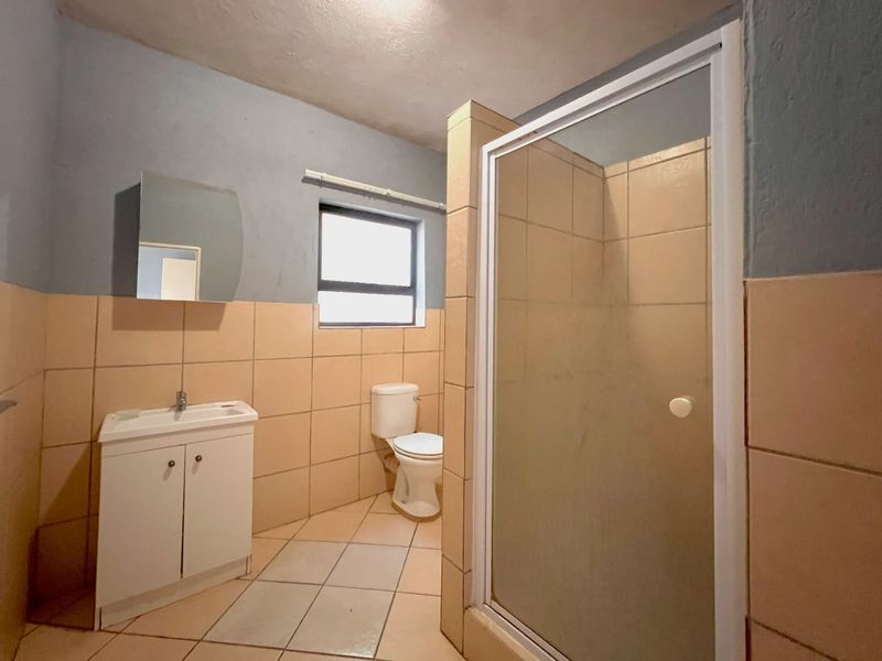 Ground Floor Investment Gem in Stonehenge - Ideal for First-Time Buyers or Investors - Photo 10