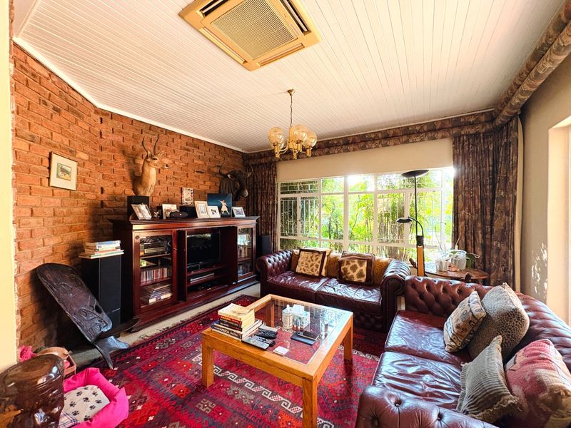 Spacious 5-Bedroom Family Home with Flatlet in Secure Moreleta Village - Photo 8
