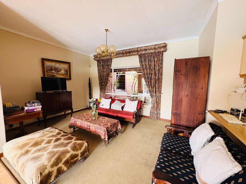 Spacious 5-Bedroom Family Home with Flatlet in Secure Moreleta Village - Photo 7